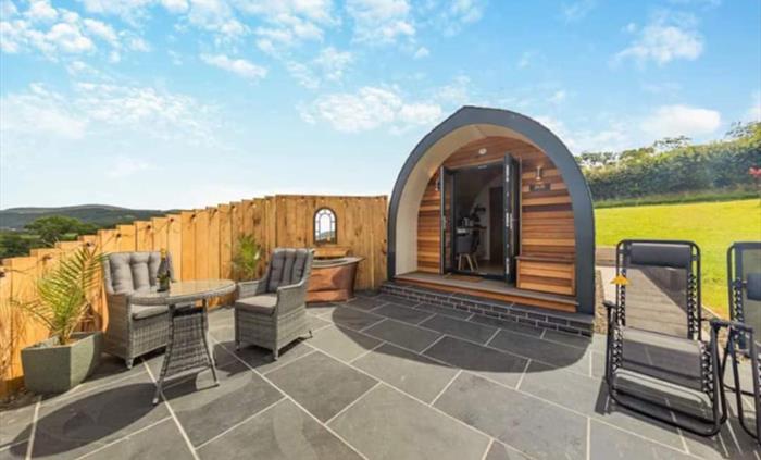 Glampio ger y gors glamping